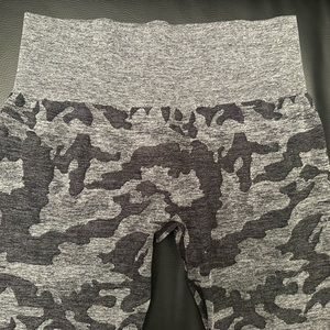 Black and grey camo leggings